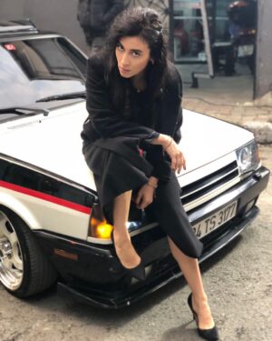 Burcu Gönder Instagram - Yasaklanan Tofaş reklamı 🔞