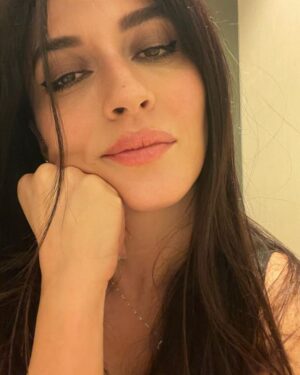 Burcu Gönder Instagram - 