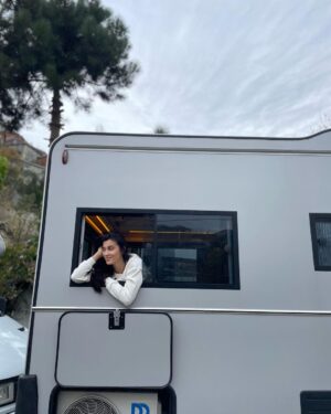 Burcu Gönder Instagram - Karavan dump
#üçgünlükdünya 🎬