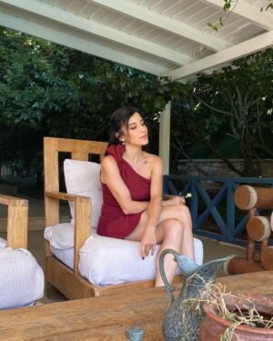 Burcu Gönder Instagram - Haberli,kaydırmalı 🤓 ➡️
