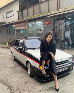 Burcu Gönder Instagram - Yasaklanan Tofaş reklamı 🔞