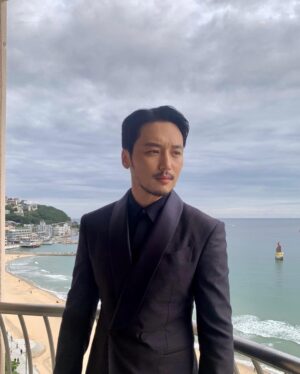 Byun Yo-han Instagram - 감사합니다 반한🤎
그리고 관객 여러분.