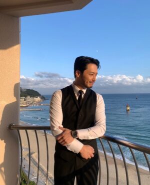 Byun Yo-han Instagram - 감사합니다 반한🤎
그리고 관객 여러분.