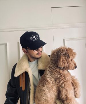 Byun Yo-han Instagram - 드디어 도착 그리고 내일 출시.🤙🏾실물 숨막힘.