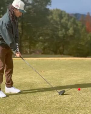 ¥ellow Bucks Instagram - GOLF DEBUT🏌️🏌️🏌️ @bellmore_official 

時間なくて16ホールしか回れず。スコアは126⛳️