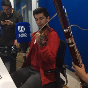 Álvaro Escobar Instagram - La sinfónica nacional juvenil en el #expresoBioBio
@foji_chile 
@luisitohgp 
@alekantor 
@daniela_alevic