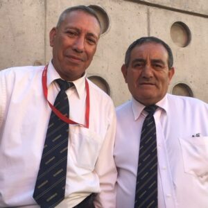Álvaro Escobar Instagram - Guardia de palacio recibe a tío conductor. 💂🏻‍♀️💂🏻‍♀️