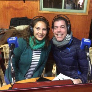 Álvaro Escobar Instagram - ¡Haciendo el #ExpresoBioBio desde las @pipasdeeinstein! Atentos a las transmisiones por facebook live @tvbiobio. #fiestaspatrias 🇨🇱 #tikitikiti