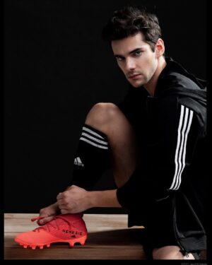 Álvaro Rico Instagram - Una lesión. Un traspaso. Una denuncia por violación. 
¡A PUNTO DE ESTRENAR DRIBBLING!
@franaviladist @octubre.pro @ignasi_vidal_oficial @imciriza @naratalent