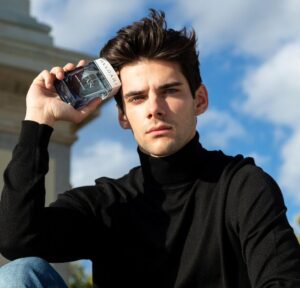 Álvaro Rico Instagram - Viajar, disfrutar al aire libre y de la naturaleza es lo que necesito para poder reconectar conmigo mismo.

@bulgariparfums #ConquerYourGreatness #BvlgariMAN #ManGlacialEssence #Ad