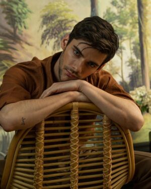 Álvaro Rico Instagram - Aquí con mi primo de ficción @polhermoso hablando de ALBA @seriealba para @madmenmagazine 😎