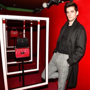 Álvaro Rico Instagram - Gracias @furla 
It was a pleasure!! 🇮🇹 🤟🏻.
#thefurlasociety #adv #furlaillusions
