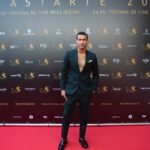 Édgar Vittorino Instagram - #ibicine2023 ⭐️🎬 #premiosastarté @festivaldeibiza . Foto: @cintiasarria_photo . Estilismo: @mansolutely @galleryroomc @miryampintado . Publicista @shaharlevi4 Ibiza, Spain