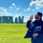 Édgar Vittorino Instagram - #stonhenge para algunos serán solo unas piedras para mi es muestra de lo capaces que podemos ser los seres humanos con Paciencia y Trabajo conjunto. Dos cosas que escasean hoy día. 1000 años para poner esas piedras allí y que 5000 años después sigan maravillando al mundo . #travel #actor #life Stonehenge world Heritage site, Great Britain