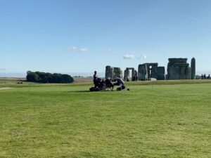 Édgar Vittorino Instagram - #stonhenge para algunos serán solo  unas piedras para mi es muestra de lo  capaces que podemos ser los seres humanos con Paciencia y Trabajo conjunto. Dos cosas que escasean hoy día. 1000 años para poner esas piedras allí y que 5000 años después sigan maravillando al mundo . #travel #actor #life