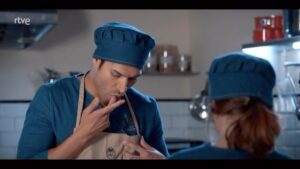 Édgar Vittorino Instagram - Lo lindo que fue currar con @belenecijar y @anajaramartinezok - se nota en esta escena  el Cariño que lógranos entre estos personajes . Paolo y sus amigas Ainhoa y luz 💫💫 nos queda muy poquito juntos 🫢 👋 #4estrellas