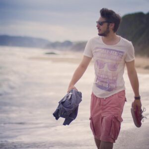 Özgün Karaman Instagram - Koskoca yaz, deniz temalı fotoğraf paylaşmamışım; kimse de dememiş olm neden (DENİZE GİREMEDİ).