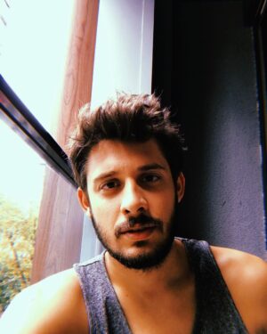 Özgün Karaman Instagram - birisi beni dışarı fırlatabilir mi 🚀