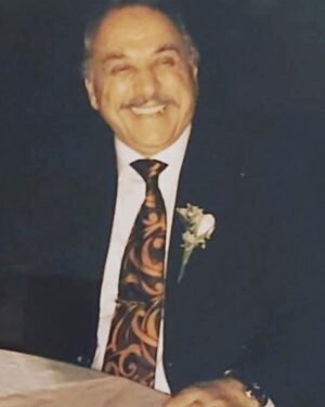 Özgür Ozan Instagram - “Babası ölünce büyürmüş insan” #Babam🌹Bugün bir hafta…
