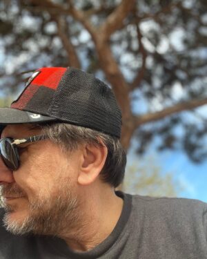 Özgür Ozan Instagram - 🤔😎☀️