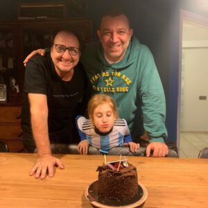 Özgür Ozan Instagram - Doğum günü ziyareti 😍🤩🎉🥂
