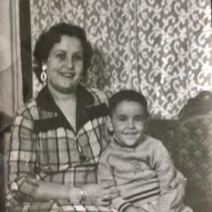 Özkan Uğur Instagram - Anneler gününüz  kutlu olsun Canım annem benim Nur içinde yat