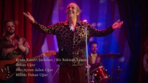 Özkan Uğur Instagram - “Bir Bakman Lazım” adlı yeni şarkımın videosu @recbysaatchi YouTube’da kanalında, link profilimde. @cmylmz @aysunaslan @ersankuneri @netflixturkiye