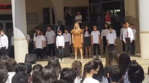 Özkan Uğur Instagram - Alanya Şehit Ömer Halisdemir Ortaokulu Müzik öğretmeni Silvan Güneş ve  825 öğrenci kardeşimize çok teşekkür ederim.
23 Nisan Ulusal Egemenlik ve Çocuk Bayramımız kutlu  olsun. #alanya #şehitömerhalisdemirortaokulu