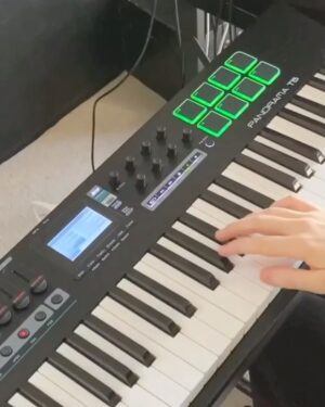 Özkan Uğur Instagram - Canım oğlumla müzik çalışmaları @shanali.1
İyi pazarlar