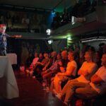 Özz Nûjen Instagram - Superkul #standup kväll igår på @lolcomedyclubab 🙏🏽❤️ nästa vecka ser du mig på följande ställen/städer. 11 okt #Uppsala på #Katalin 12 okt #Stockholm på #BondenBar 13 okt #Ystad på #FritidenHotell 14 okt #Boden på #MSBränna 15 okt #Sthlm samtal och debatt på #Cirkus lilla barscen Biljetter får ni googla men de flesta finns på billetto.se 🤷🏻‍♂️😘❤️ puss och kram