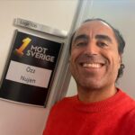 Özz Nûjen Instagram - Direktsändning på @svt 1 ikväll kl.20.00 vi ses 😘❤️🙌🏽 ”1 mot Sverige” #tv #show #1motSverige #svt #nöje #özznûjen #tvprogram #bername #televizyon #sweden #swedish #kurdish #standup #comedian #actor #attore #şanoger #henekvan