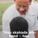 Özz Nûjen Instagram - Varken första eller sista gången. Vi kommer alla ihåg när moderatledaren tittade en förintelseöverlevare djupt i ögonen och lovade att aldrig samregera med rasisterna i SD. Nu är det både barnens och deras fritidsledares tur att få uppleva när han Ulf Kristersson, vår #statsminister ljuger en rakt upp i ansiktet. I fjol stod han på en fotbollsplan, skakade hand med Ulf Kristersson och blev lovad 250 miljoner kronor till idrottsföreningar i utsatta områden. Jonas Sjöland står kvar här än. Men nu är händerna tomma. – Han ljög mig rätt upp i ansiktet, säger fotbollsledaren. #svpol #blåbrun #regering #barn #ungdomar #utbildning #fotboll #fritidsaktiviteter #rinkeby #sverige #ulfkristersson