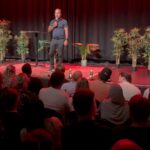 Özz Nûjen Instagram - Kom till pappa Özz! Publiksnack från min #standup i #Malmö 20 sept 2023 på ett fullsatt #Babel inför en väldigt fin och kul publik. 🙏🏽❤️😅🙌🏽 älskar mitt jobb! Tack alla som kommer och tittar 😘 #comedy #show #özznûjen #comedian #komiker #henekvan #laqirdî #humor #publik #publiksnack #interaction #impro #improvisation #standupcomedy #talk #sweden #swedish #kurd #kurdish #kurdistan #noborder #ingagränser #noboundaries #funny #funnyvideos #funtimes #actor
