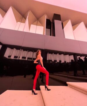 Úrsula Corberó Instagram - Merci Paris 💋 @ysl @anthonyvaccarello 🌹