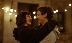 Úrsula Corberó Instagram - Una de mis escenas favos de #LCDP5 🌹 Nos congelamos pero valió la pena @miguel.g.herran 🤍