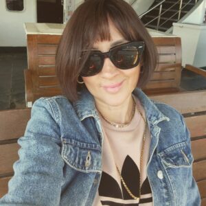 İrem Kahyaoğlu Instagram - Bugün için duam kaygısız bir yıl amin 🛳✈️ bi de beni italyaya götürün iyi gunler🌏