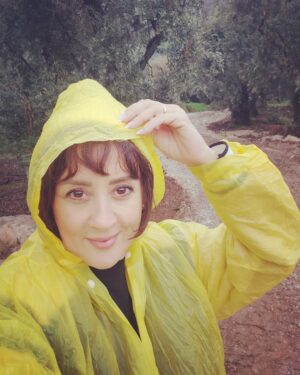 İrem Kahyaoğlu Instagram - Bir 17 ekim günü daha hayatimdaki hersey için binlerce şükür harika Bi ailem harika dostlarım severek yaptığım işim hayat sana teşekkür ediyorum ama daha yapicak çok hayallerim var...daha çok uzun masalarım olacak çok yollar gidilecek sağlıkla huzurla hayde bree🥳