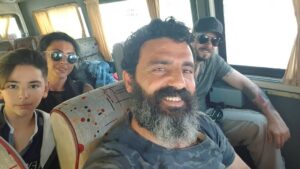 Şahverdi Ali Eren Instagram - Yeni oyuncularla sete geçiyoruz... 😁😁😁 @efe_ozmir @tevfikermankutlu #savaşçıseyfi