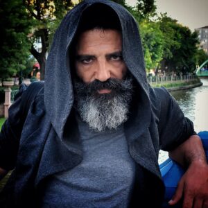 Şahverdi Ali Eren Instagram - Olmak ya da olmamak...