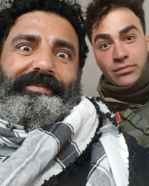 Şahverdi Ali Eren Instagram - Biz bakışlarımızla anlaşmıyor, baya bildiğin konuşuyoruz. #tbt
.
@savascifox @foxturkiye @gariplergulsen @sahverdialieren  @sarpablo11 @murat.serezli @ersinolgac @alitarikfindik  @gulizarvatanlar 
@glgzlky  @erkanmrc @ekinmertdaymaz
@aniltetik #dizi #savaşçıseyfi #savaşçı #azerbaijan #tumblr #Eskişehir #istanbul #antalya #ankara #izmir #a #asia #x #bursa #van #actor #ak #k #v