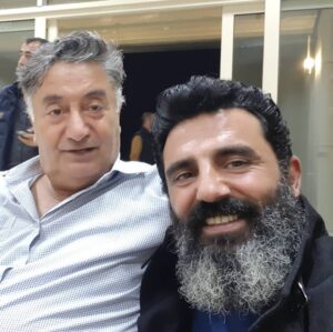 Şahverdi Ali Eren Instagram - İlk okul öğretmenim Şeref Arslan...
Her bir yeteneğimi daha filizlenmeden farkedip beni o yöne sevkeden gerçek klavuz... Emeğin asla ödenemezzz sevgili öğretmenim... Ellerinden öperim...