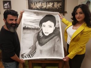 Şahverdi Ali Eren Instagram - Eser sanibini canlı olarak karşımda görünce o kadar da iyi bir ressam olmadığımı anladım. Affına sığınarak emaneti teslim ettim. Hayırlı olsun... @musakiran3513 @neyzen4