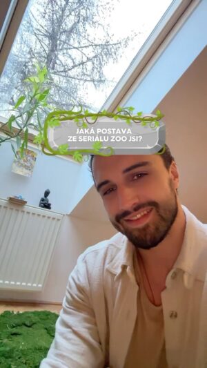 Šimon Bilina Instagram - @simon.bilina a náš ZOO filtr. 🐍🤩 No nevyšlo to krásně? Sledujte tuto dvojku už dnes ve 20.15 na Primě! 📺

#primazoo #primatv #serial #zoo #simonbilina #televize #filtr #herec #hadak