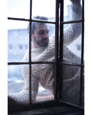 Šimon Bilina Instagram - Meditace úplňku, úplnosti 🌝..?

V záplavě tolika emocí, stisků tlačítek, ohňostrojů a fontán barev života…je snadný se přehltit. 

Přehltit a přehlcovat ostatní… a spádem neslyšet Sebe, vnitřní hlás-ič. 

“Tě rozčiluje, Ti vadí, tohle a tamto a tamten a tamta?!” 

Co kdybychom dnes i zítra i pozítří ♾️ omezili telefony,informace.. koukali do přírody - dovnitř,šli zpívat,pomalu tančit s puštěnou hudbou na vnitřním rádiu… skákat po jedný noze🤭, stát minutu na místě a nehli se…otevřeli to, co sme si za ty roky dali do Uložených..

S nepřehlceností přichází ty opravdové dárky. Dech/Duch, Země, k Nám mluví neustále.. Musíme být ticho, abychom je slyšeli.

🕊️🤍♾️

~foto @barbora.jelinkova_photography 🙏👌🏼

@2mediacz #2media #simonbYlina #primazoo #zooserial #prima #meditation #quiet #still