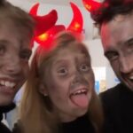 Šimon Bilina Instagram – Dnešní návštěva v Thomayerově nemocnici s @adelka.hesova a @simon.bilina jako čertíci 👹
Moc si přeji, aby se hned teď všichni uzdravili a šli na Vánoce domů 🙏🏻🙏🏻🌲🌲 

@primaftv děkuji, že jsme mohli udělat malou radost 

Hezkého Mikuláše všem ♥️ Thomayerova nemocnice