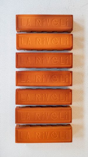 Cédric Grolet Instagram - Première présentation d’une de mes bûches de Noël! « La Rivoli »
Croustillant praliné noisette fleur de sel, biscuit noisette, caramel onctueux vanille beurre salé, praliné noisette lisse, et mousse infusée au lait noisette !
En série limitée sur https://cedric-grolet.com/ pour ma boutique #lemeurice hâte de vous montrer les créations pour Opéra et Londres ! #cedricgrolet 🤎