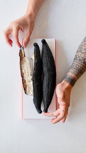 Cédric Grolet Instagram - Bûche vanille XXL, disponible dès maintenant sur mon onlyfan: www.cedric-grolet.com 👀 #cedricgrolet #lemeurice