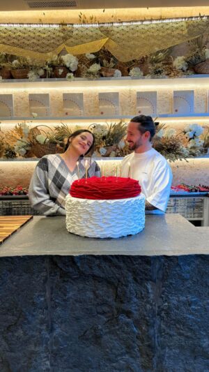 Cédric Grolet Instagram - Une rose pour l’anniversaire de Rosalia 🌹 #cedricgrolet
