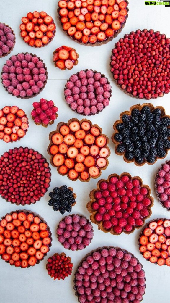 Cédric Grolet Instagram - Pour l’été, des corbeilles de fruits frais croustillantes à @cedricgroletopera 🔆 #cedricgrolet Cédric Grolet Opéra