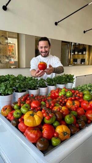 Cédric Grolet Instagram - Collection de 🍅 ! #cedricgrolet #lemeurice